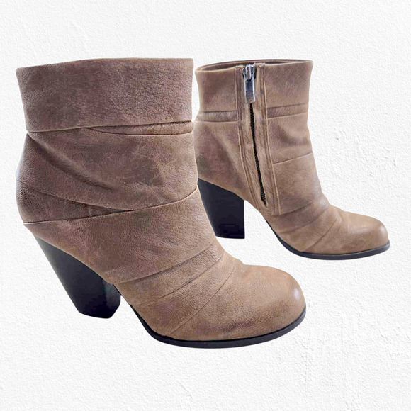 Vince Camuto Tan Leather Ankle Booties 3.5” Heel Slouch Western Style Size 5.5 - Picture 1 of 9